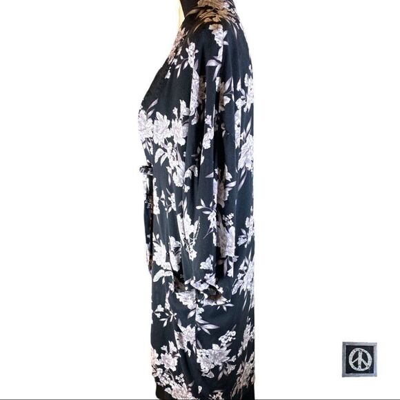 $10$ add SPIRITUAL gangster- MAYA floral kimono wrap with tie front & pockets. - Picture 4 of 13